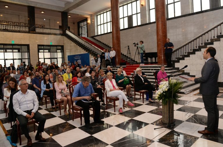 За реконструкцију школа и израду техничке документације 210 милиона динара