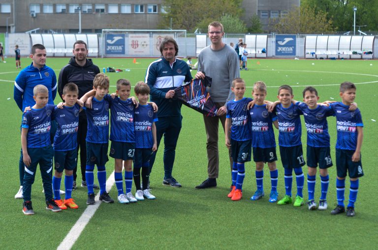 Podstrek za nadolazeće šampione – Meridian Sport donirao nove dresove školi fudbala Gale iz Beograda (FOTO)