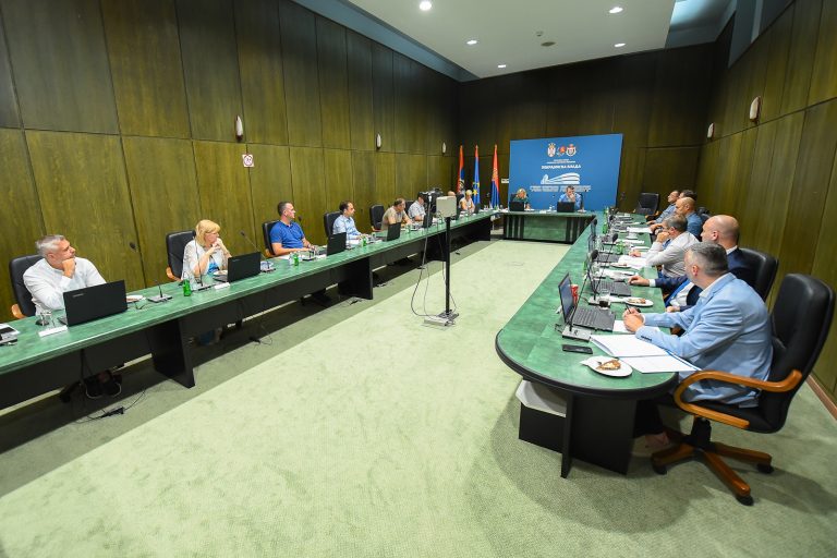 Покрајинска влада финансира обнову амбуланте у Савином Селу и одмор деце из социјално угрожених породица