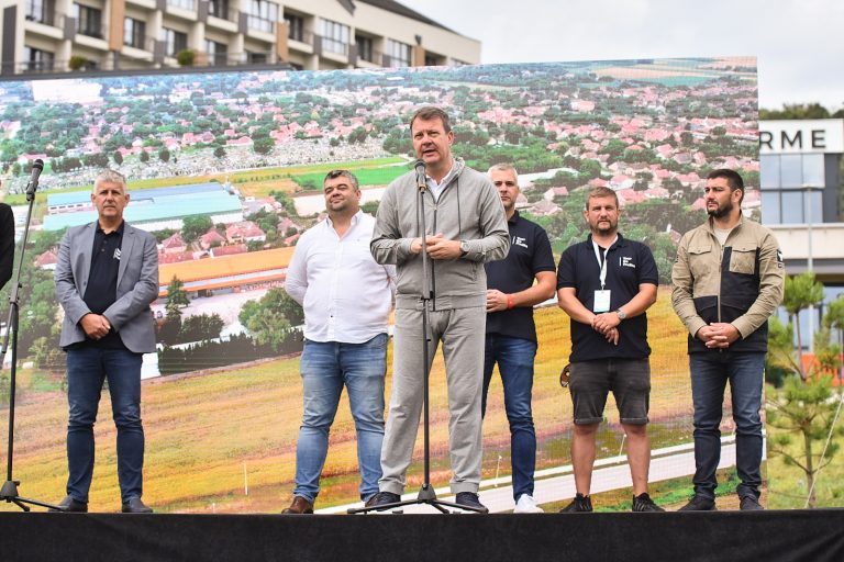 САОПШТЕЊЕ Мировић означио почетак бициклистичке трке у оквиру манифестације „Tour de Fruška“