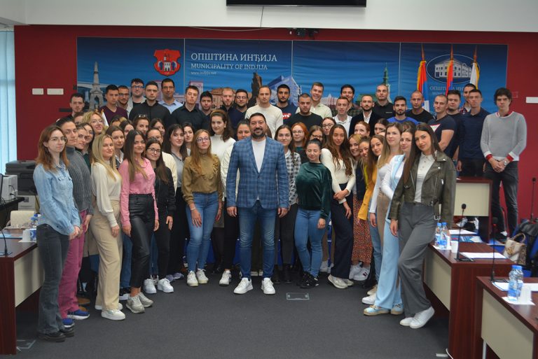 Уручено 129 уговора за стипендије студентима из општине Инђија- међу награђенима и спортисти