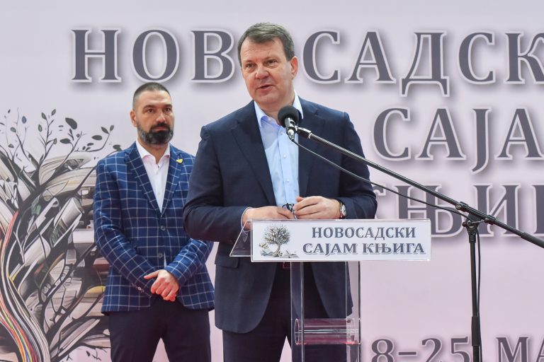Мировић отворио Сајам књига у Новом Саду и представио своју нову књигу „У лавиринту“