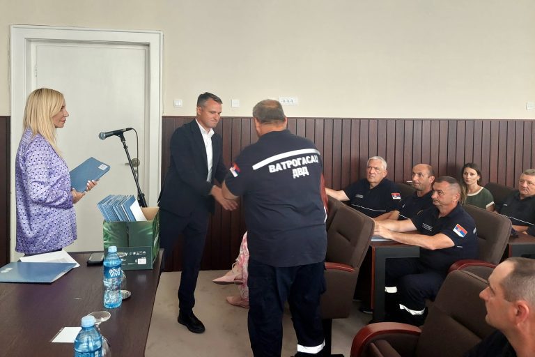 Добровољним ватрогасним друштвима у Војводини додељено 20 милиона динара