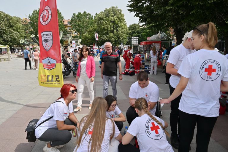 У Руми одржано традиционално такмичење основаца и средњошколаца у пружању прве помоћи