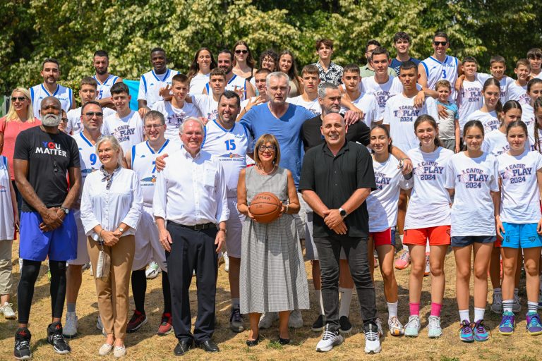 Гојковићева и Хил обишли учеснике регионалног кошаркашког кампа на Фрушкој гори