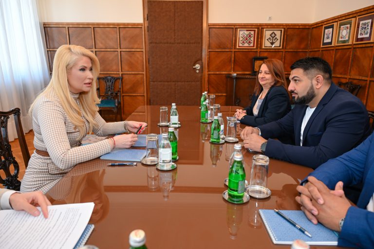 Покрајинска влада остаје посвећена побољшању услова живота Рома