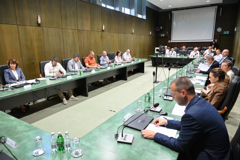 Због историјски ниског водостаја Дунава проглашена ванредна ситуација на територијама Сомбора, Куле и Врбаса